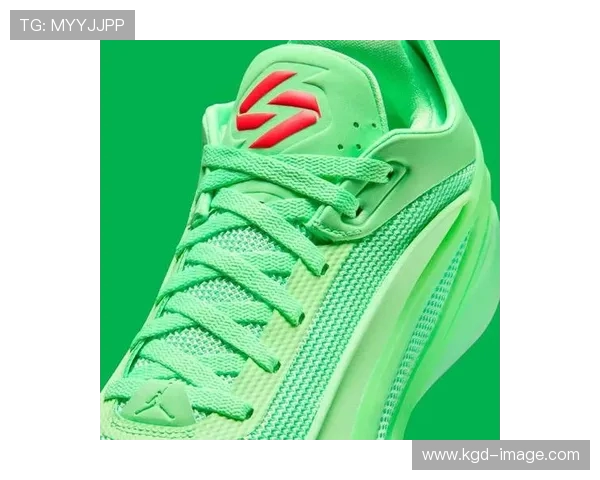 惊喜降临东契奇向乔丹假日经典赛球员赠送Luka5球鞋点燃篮坛